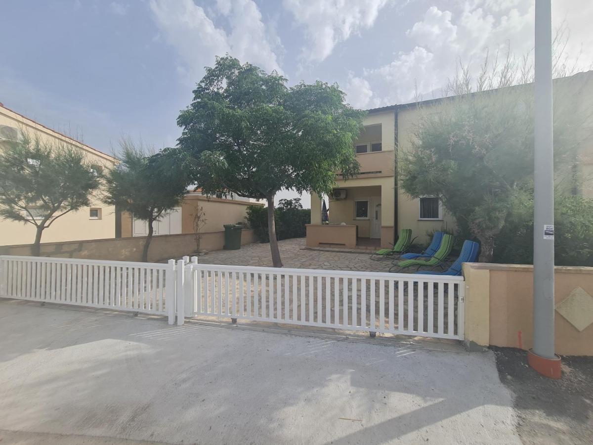Apartman ˝Abaza˝ Vir Exterior foto